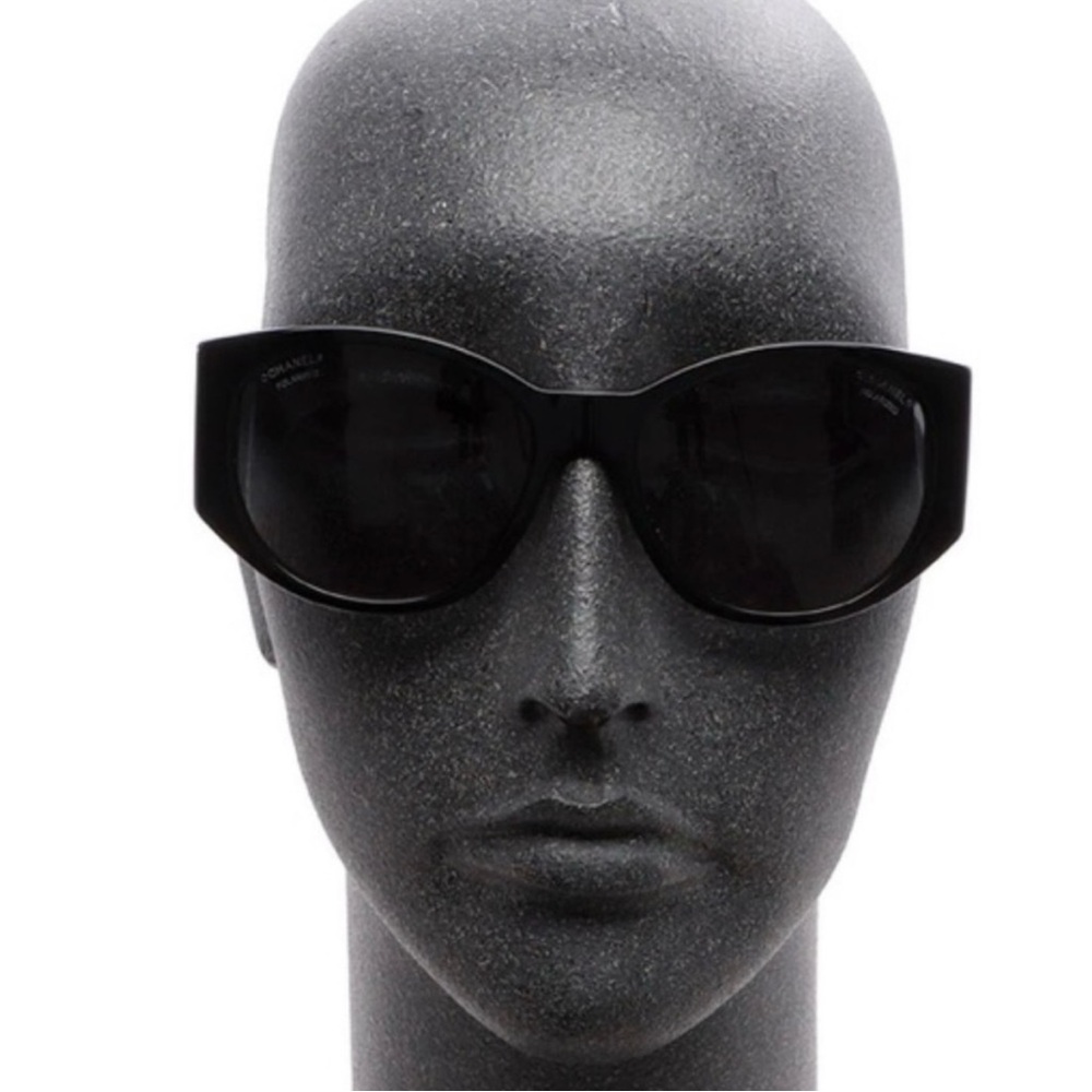 CHANEL Black Sunglasses - Picture 2 of 7